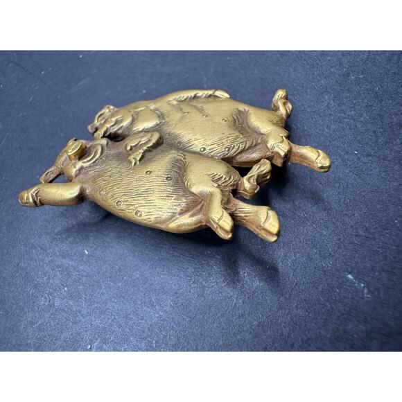Vintage C & C MFA Museum of Fine Arts Gold Tone Dancing Pigs Brooch Pin - Picture 2 of 9